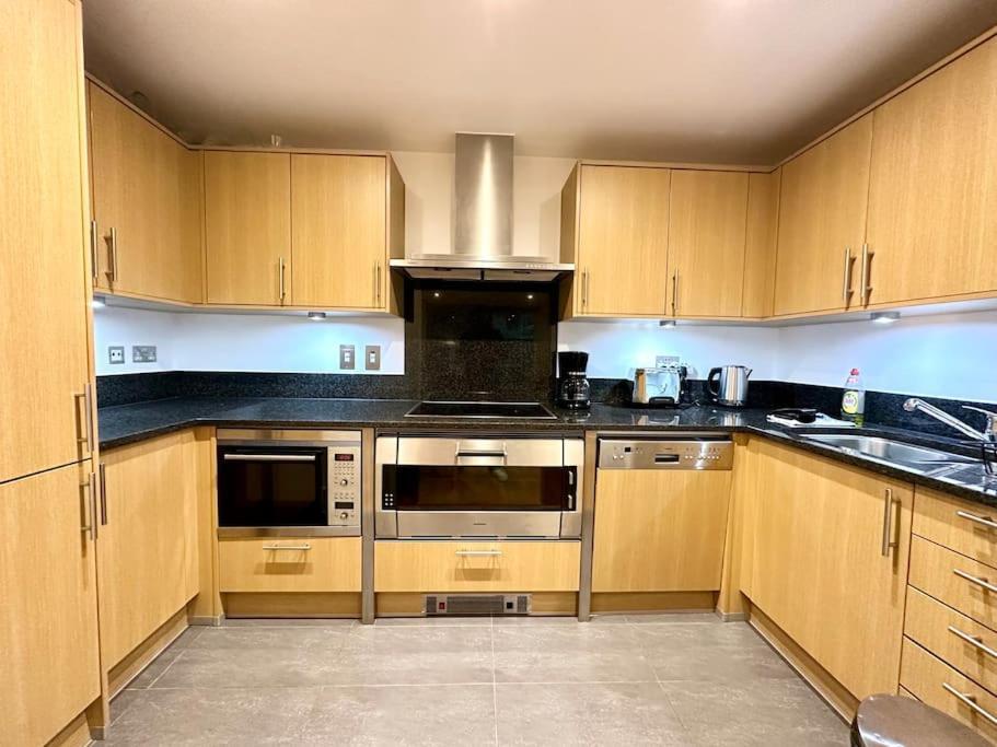 Stunning 2 Bed Thames River View - Central Лондон Экстерьер фото